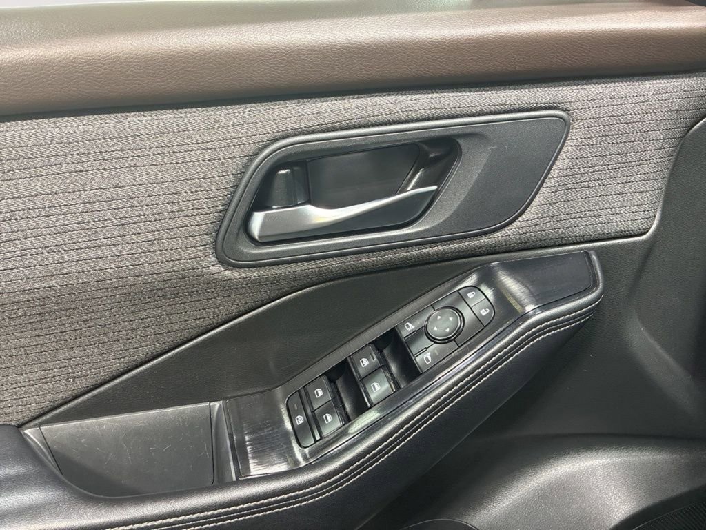 Used 2023 Nissan Rogue SV FWD image 21