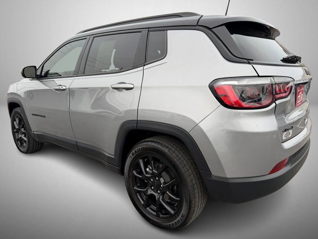 Used 2024 Jeep Compass Latitude w/ Convenience Group image 4