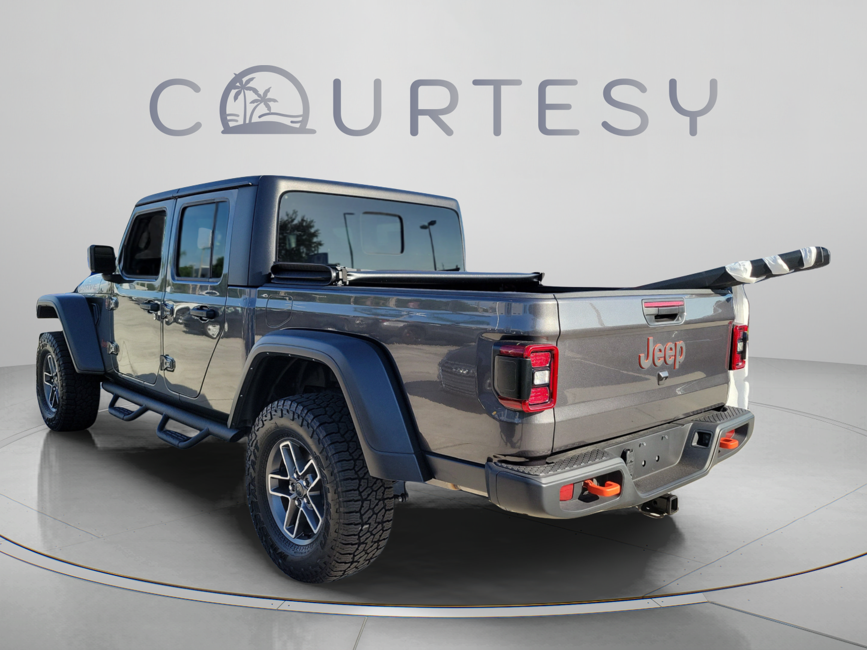 Used 2024 Jeep Gladiator Mojave AWD/4WD image 2