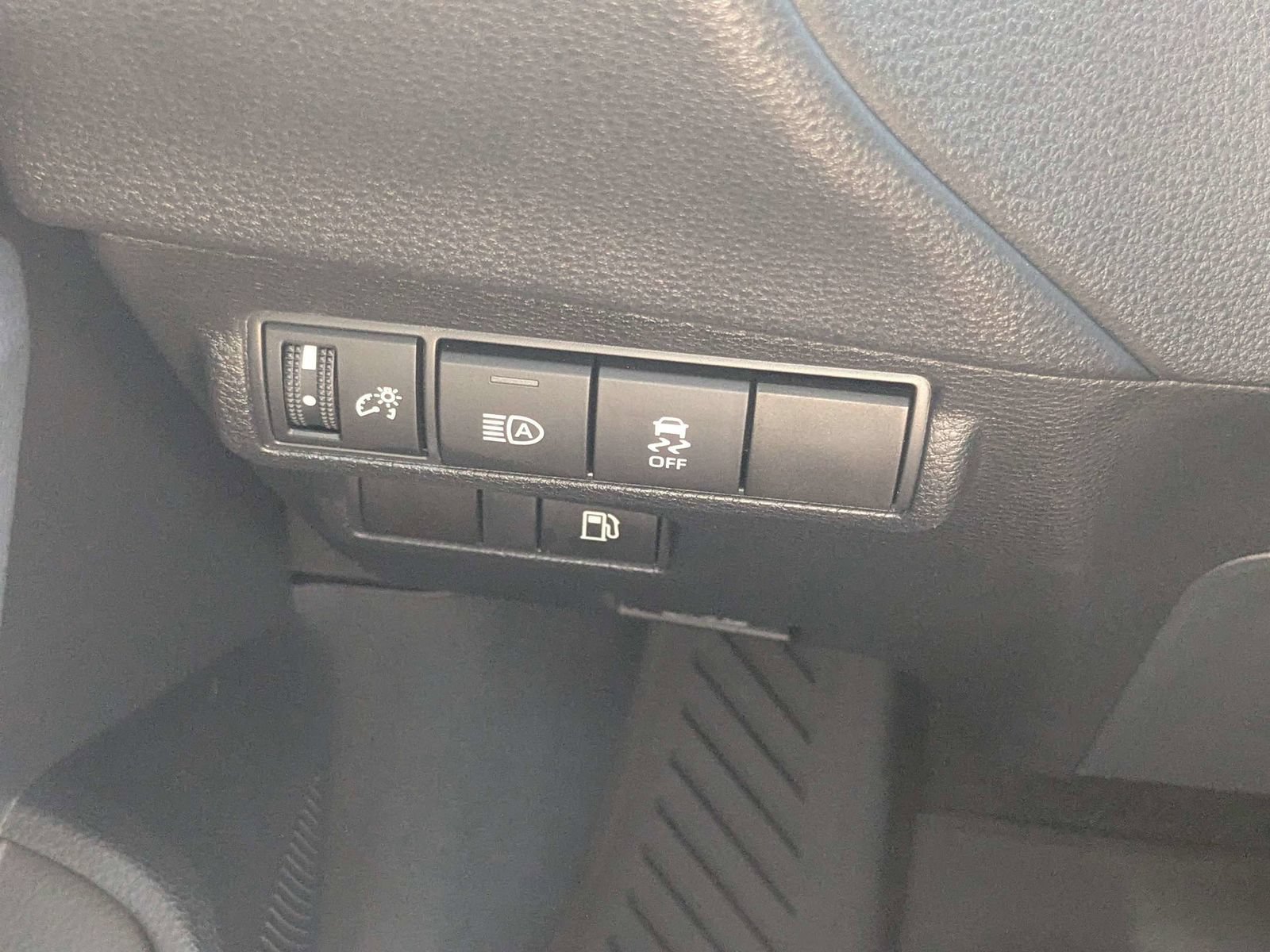Used 2026 Toyota Corolla Cross AWD Hybrid w/ Moonroof Package image 26