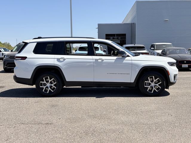 Used 2023 Jeep Grand Cherokee L Limited AWD/4WD image 5