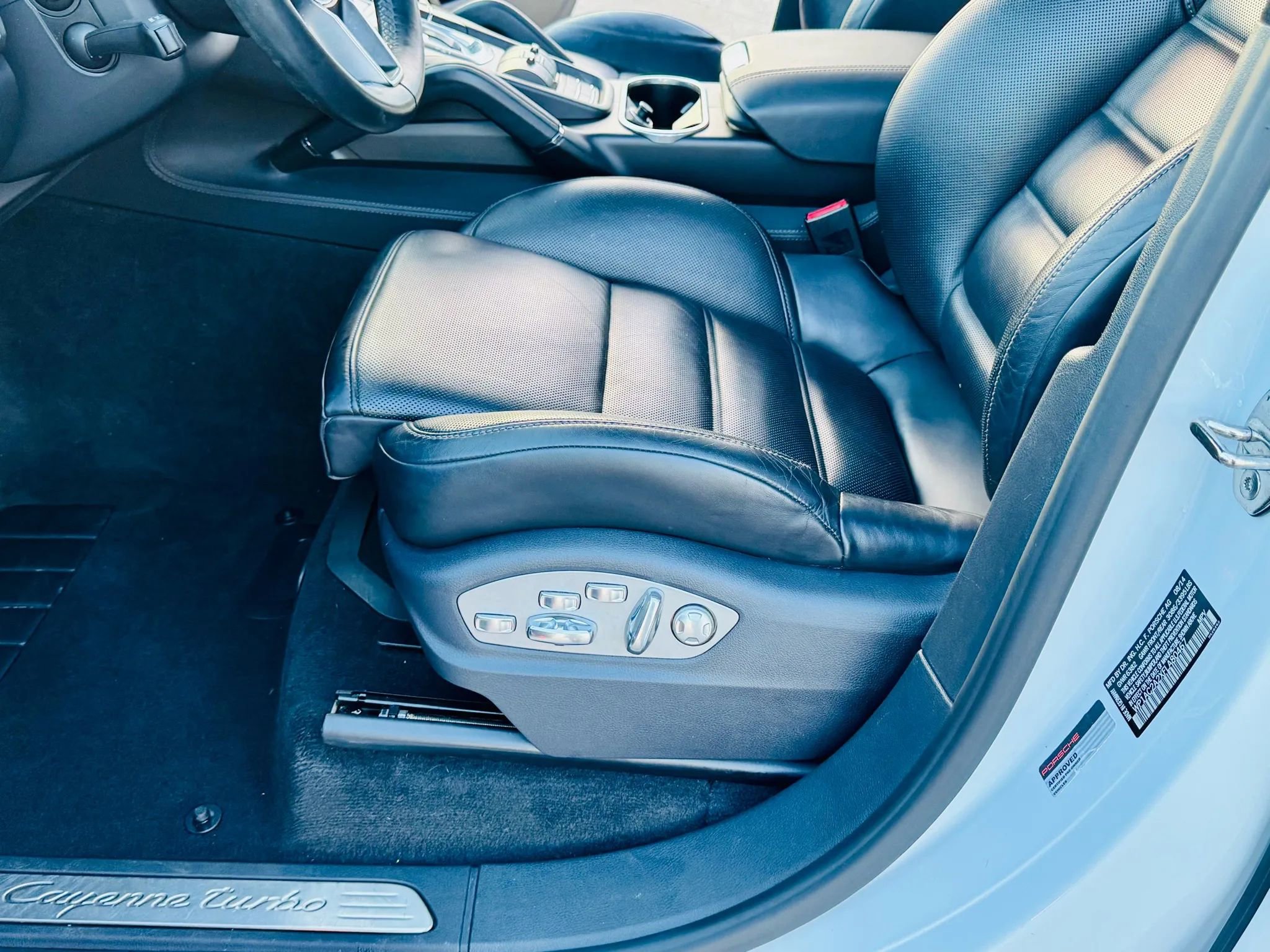 Used 2015 Porsche Cayenne Turbo image 34