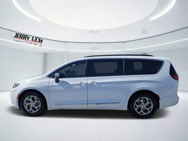 Used 2023 Chrysler Pacifica Limited FWD image 6