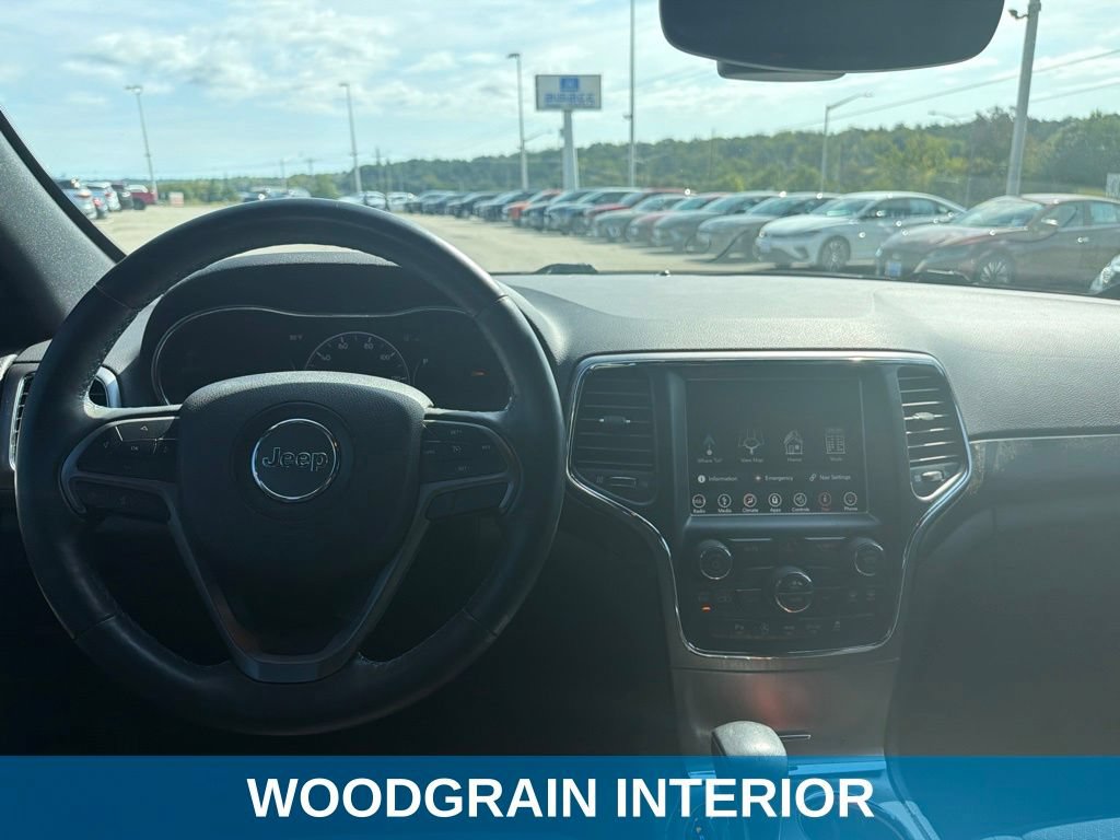 Used 2018 Jeep Grand Cherokee Laredo AWD/4WD image 12