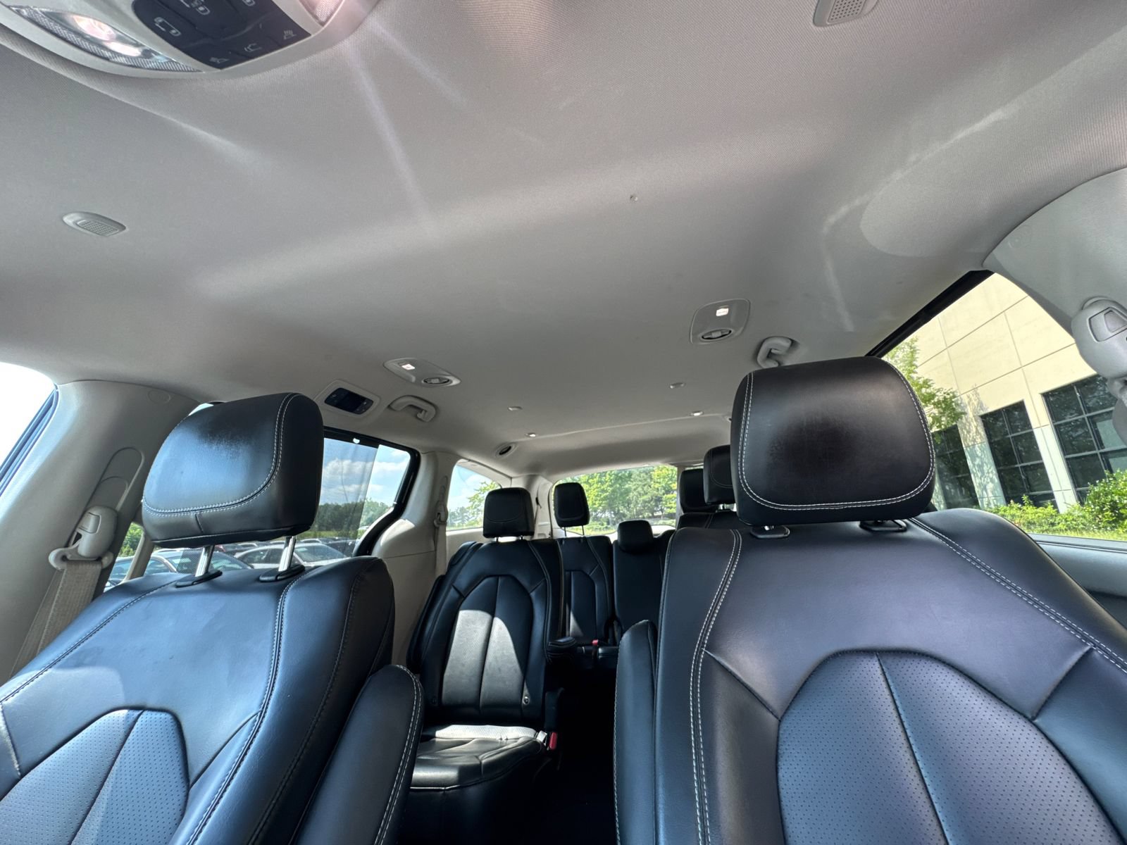 Used 2023 Chrysler Pacifica Touring-L FWD image 27