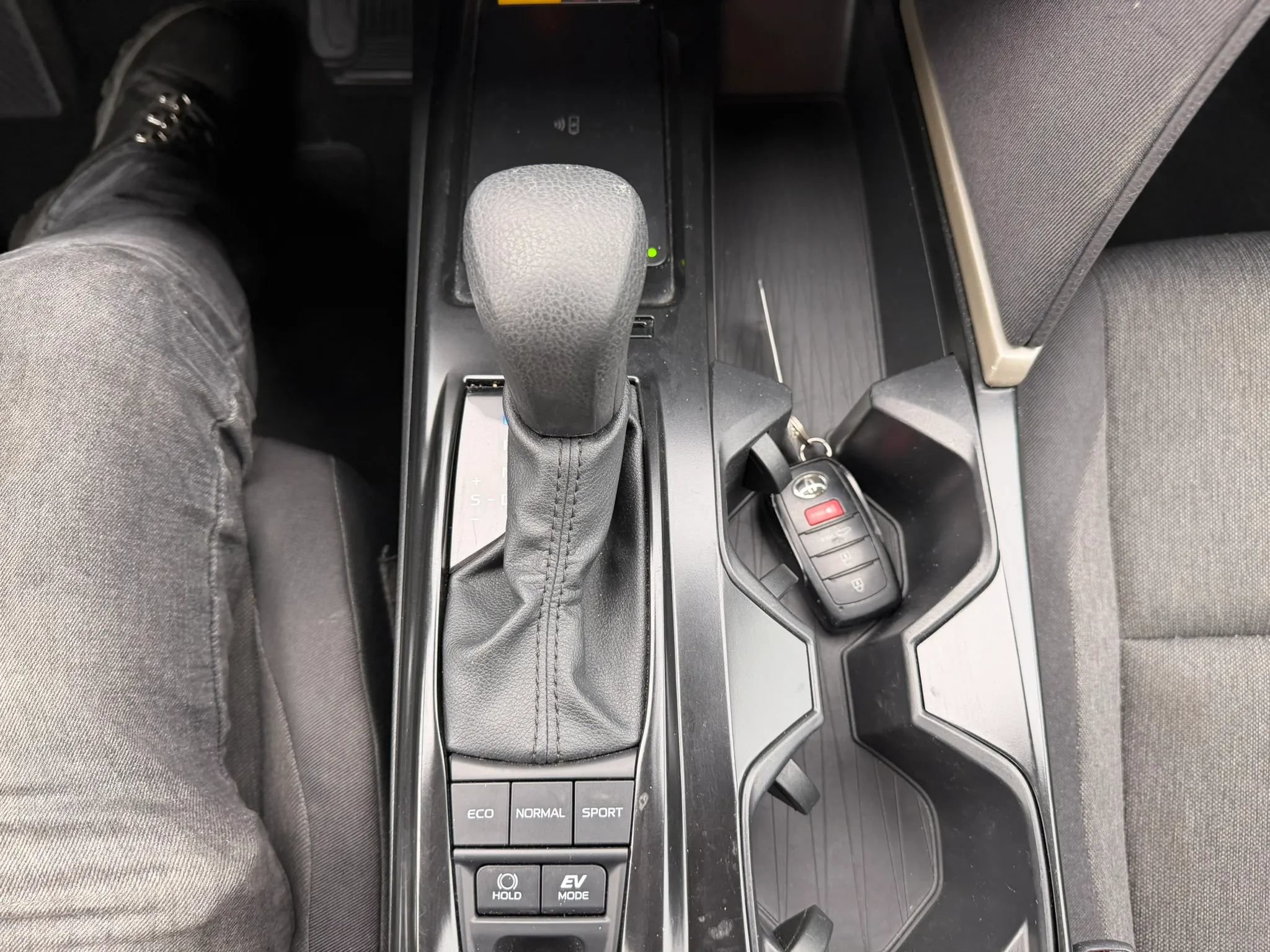 Used 2025 Toyota Camry LE FWD image 23