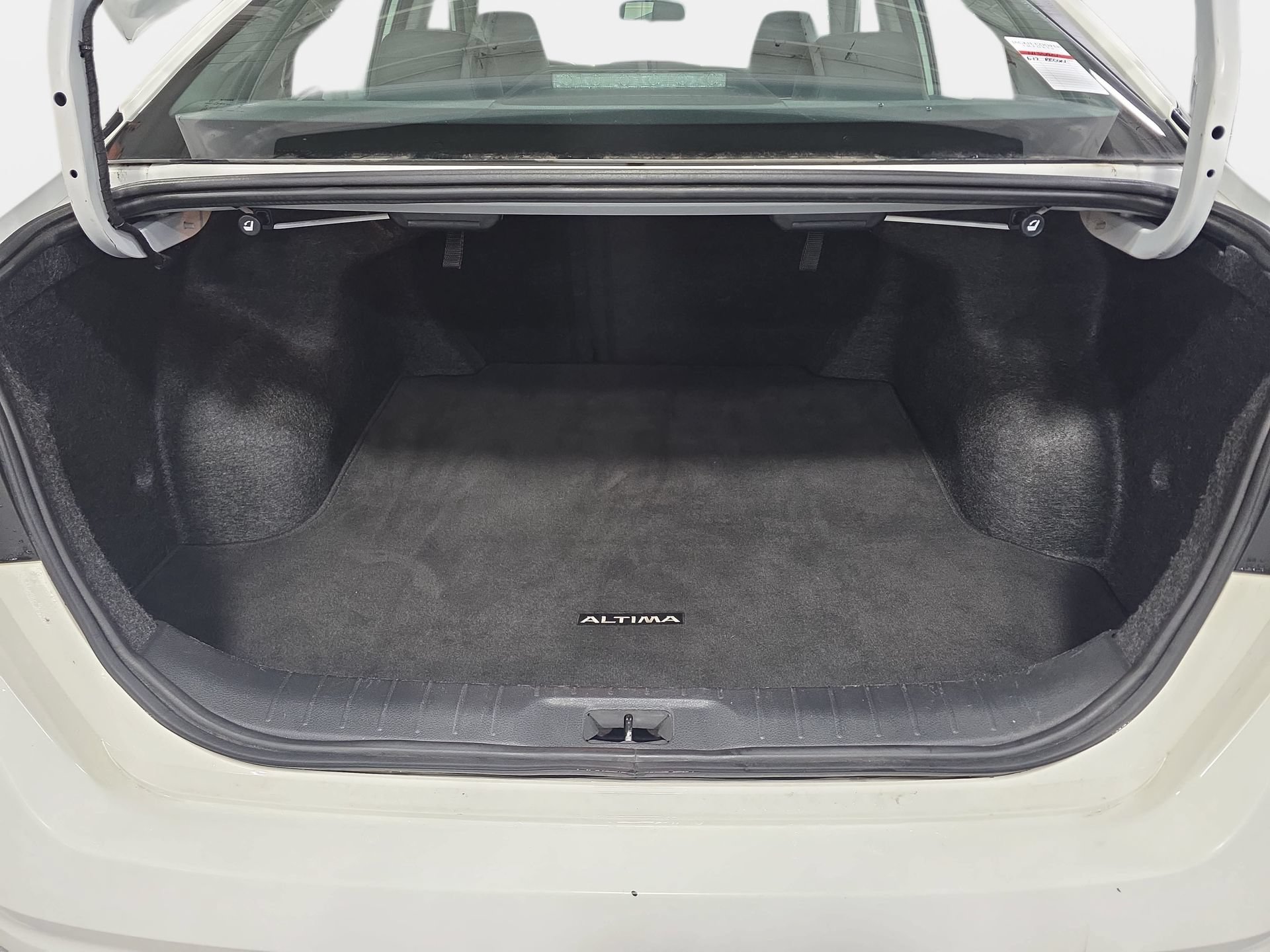 Used 2024 Nissan Altima 2.5 SR FWD image 12