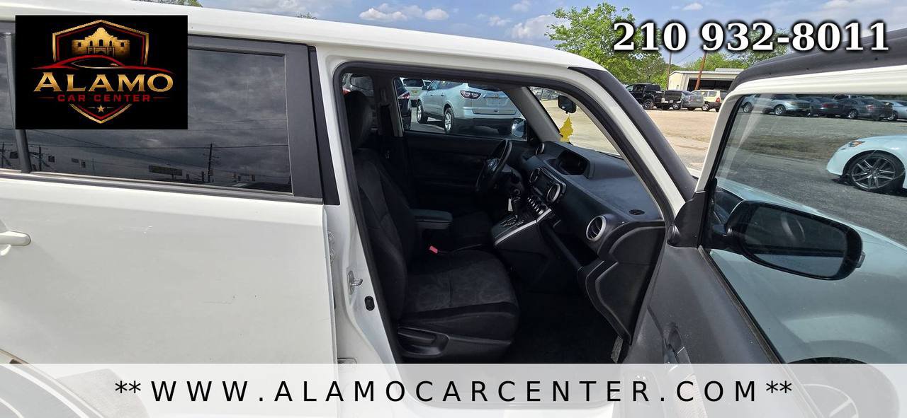 Used 2014 Scion xB FWD image 14