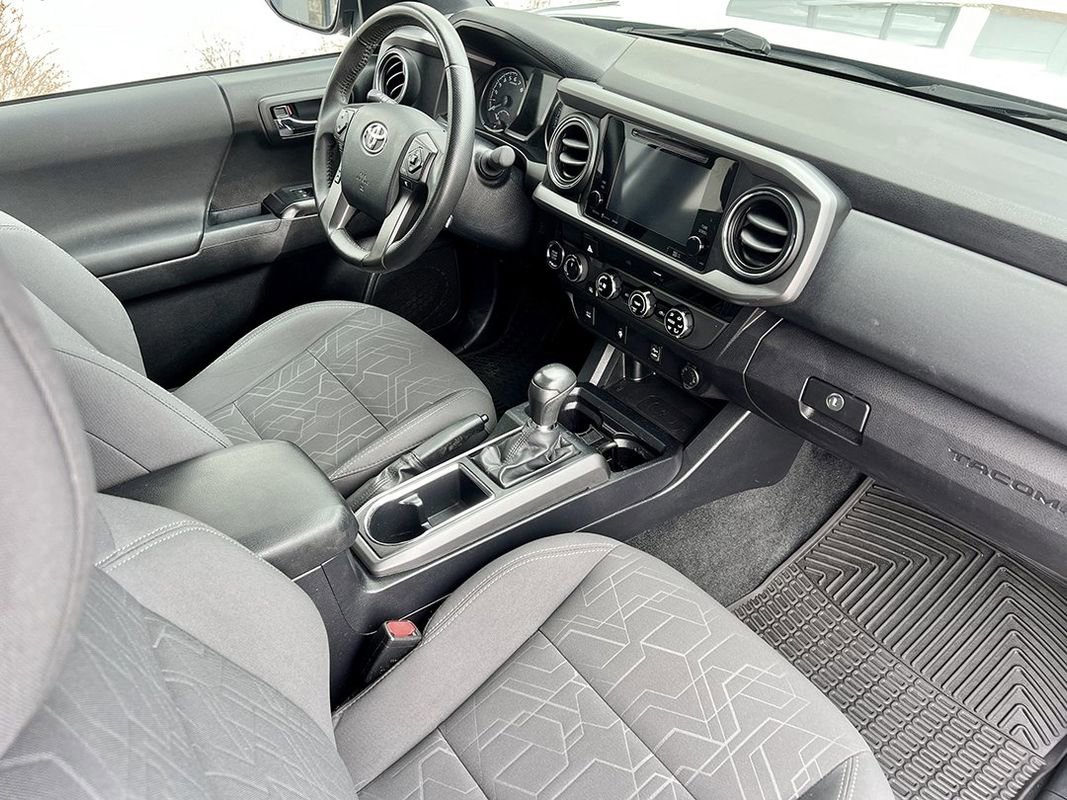 Used 2017 Toyota Tacoma TRD Off-Road image 13