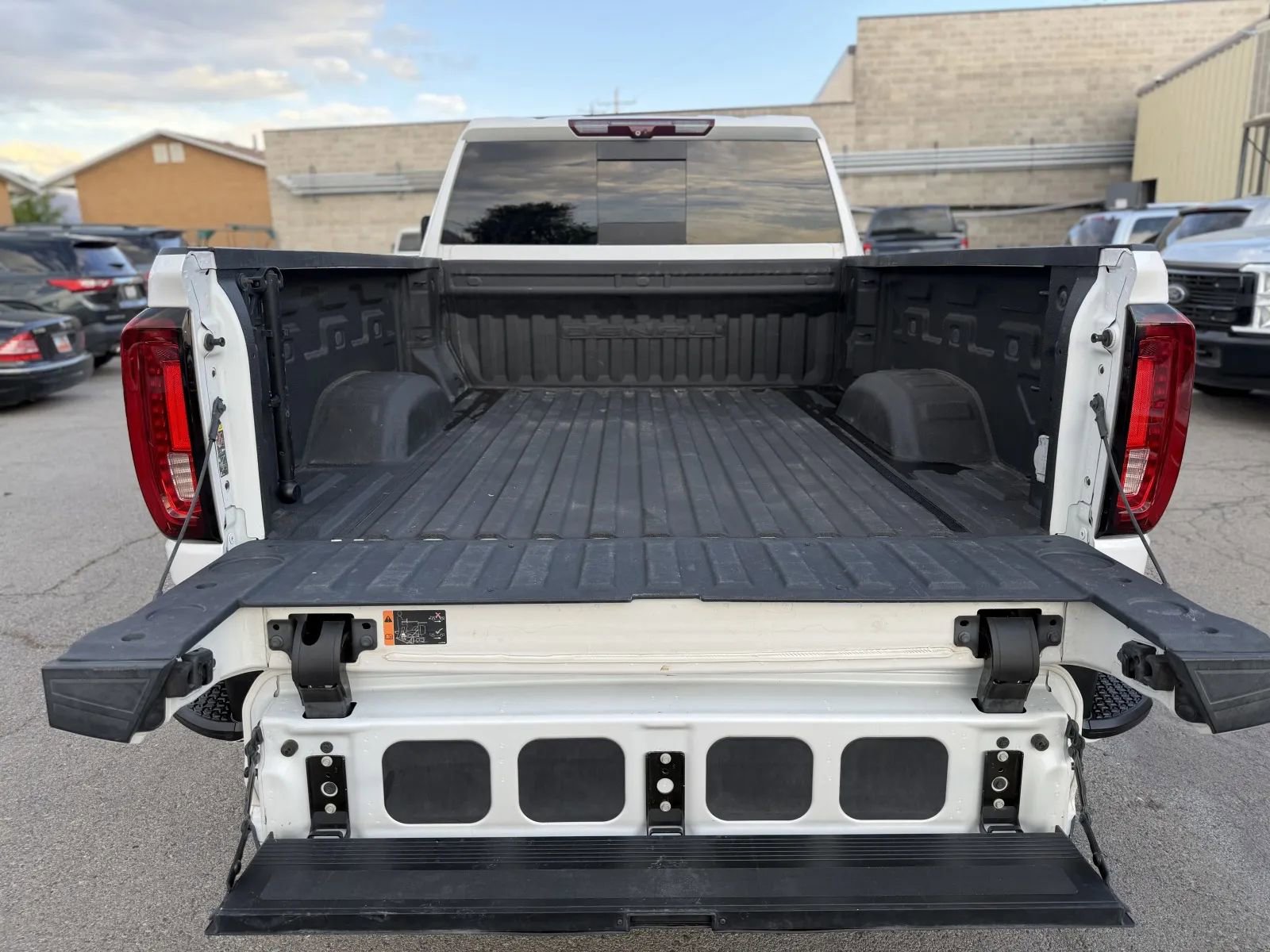 Used 2023 GMC Sierra 2500 Denali w/ Denali Ultimate Package AWD/4WD image 17