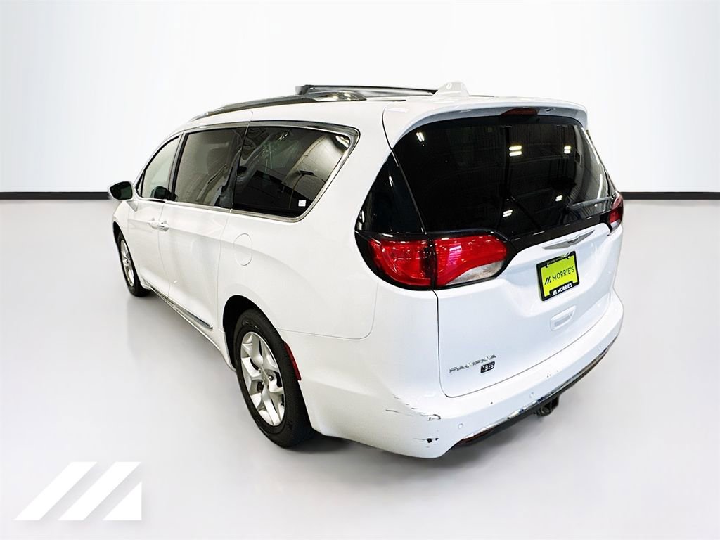 Used 2020 Chrysler Pacifica Touring-L FWD image 7