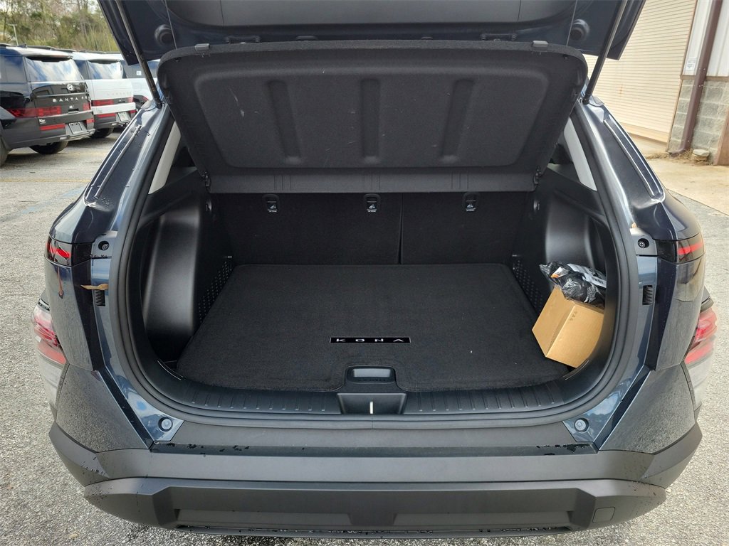 Certified 2025 Hyundai Kona SEL image 9