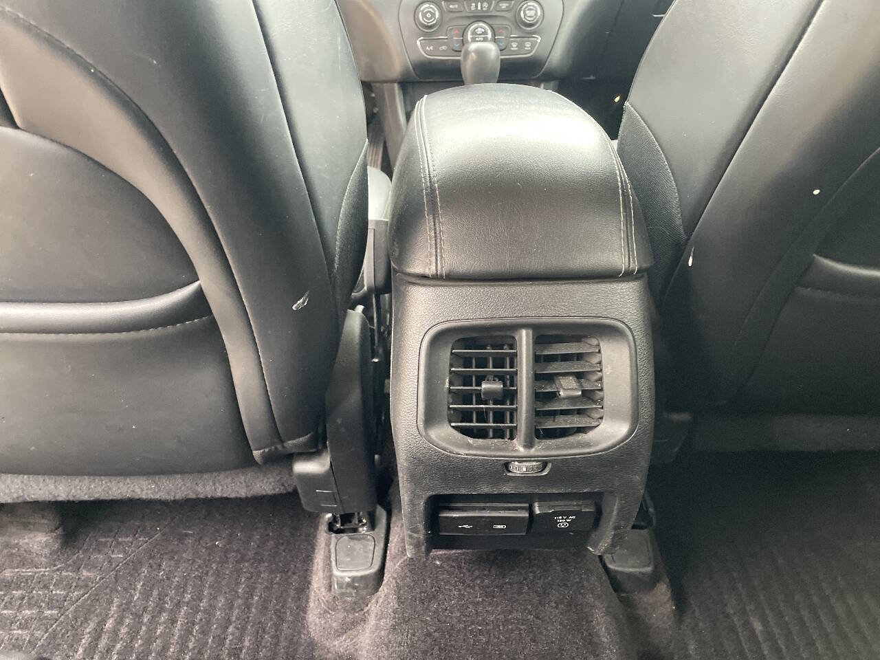 Used 2019 Jeep Cherokee Limited image 26