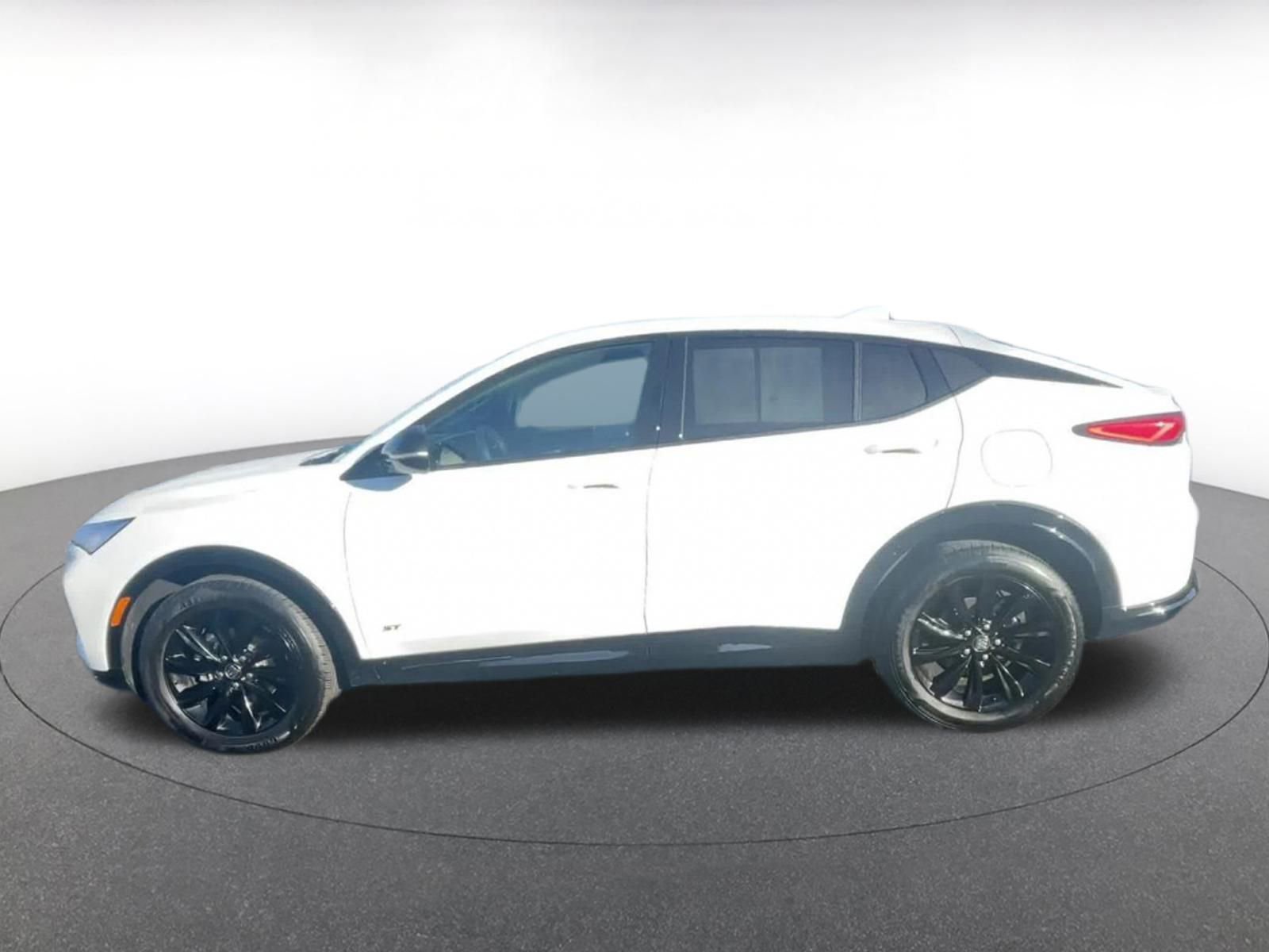 Used 2025 Buick Envista Sport Touring image 9