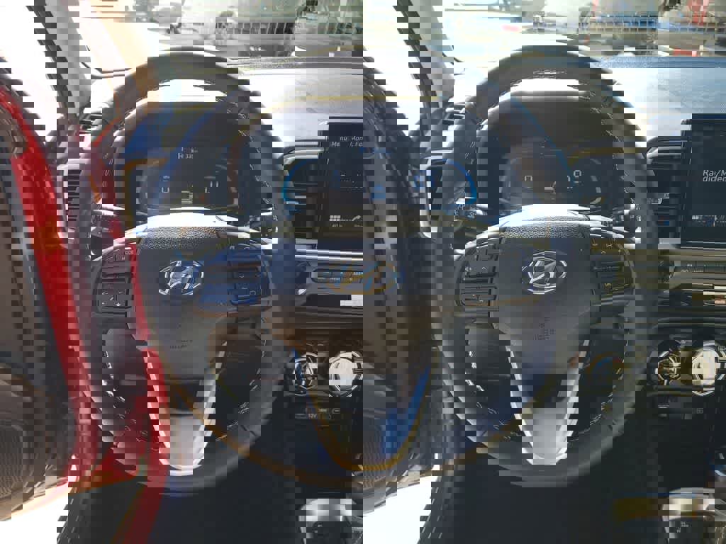 Used 2024 Hyundai Venue SEL image 23