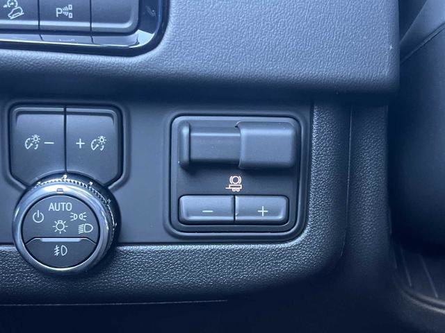 New 2026 GMC Yukon XL AT4 w/ AT4 Premium Plus Package AWD/4WD image 15