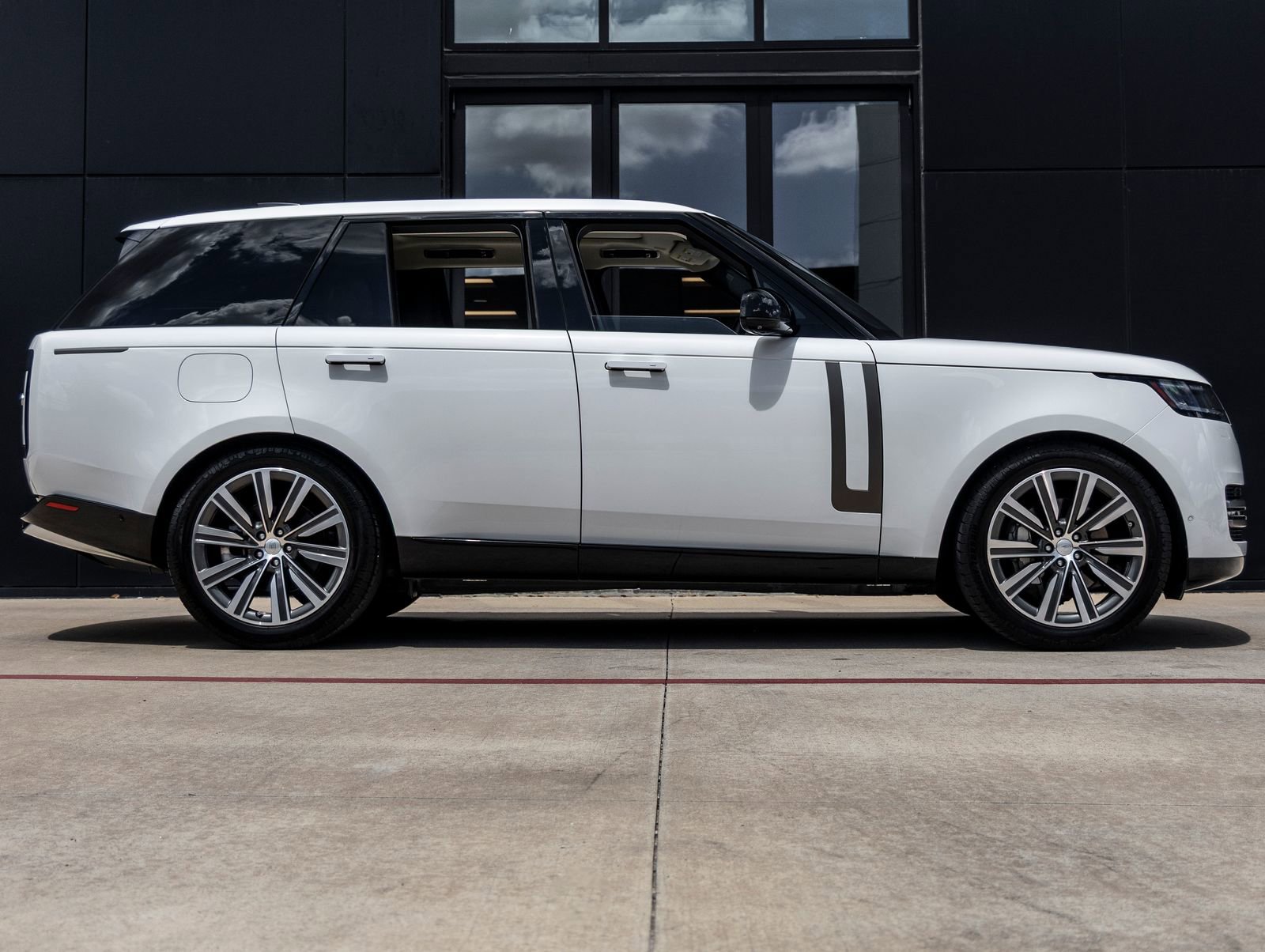 Used 2023 Land Rover Range Rover SE AWD/4WD image 10