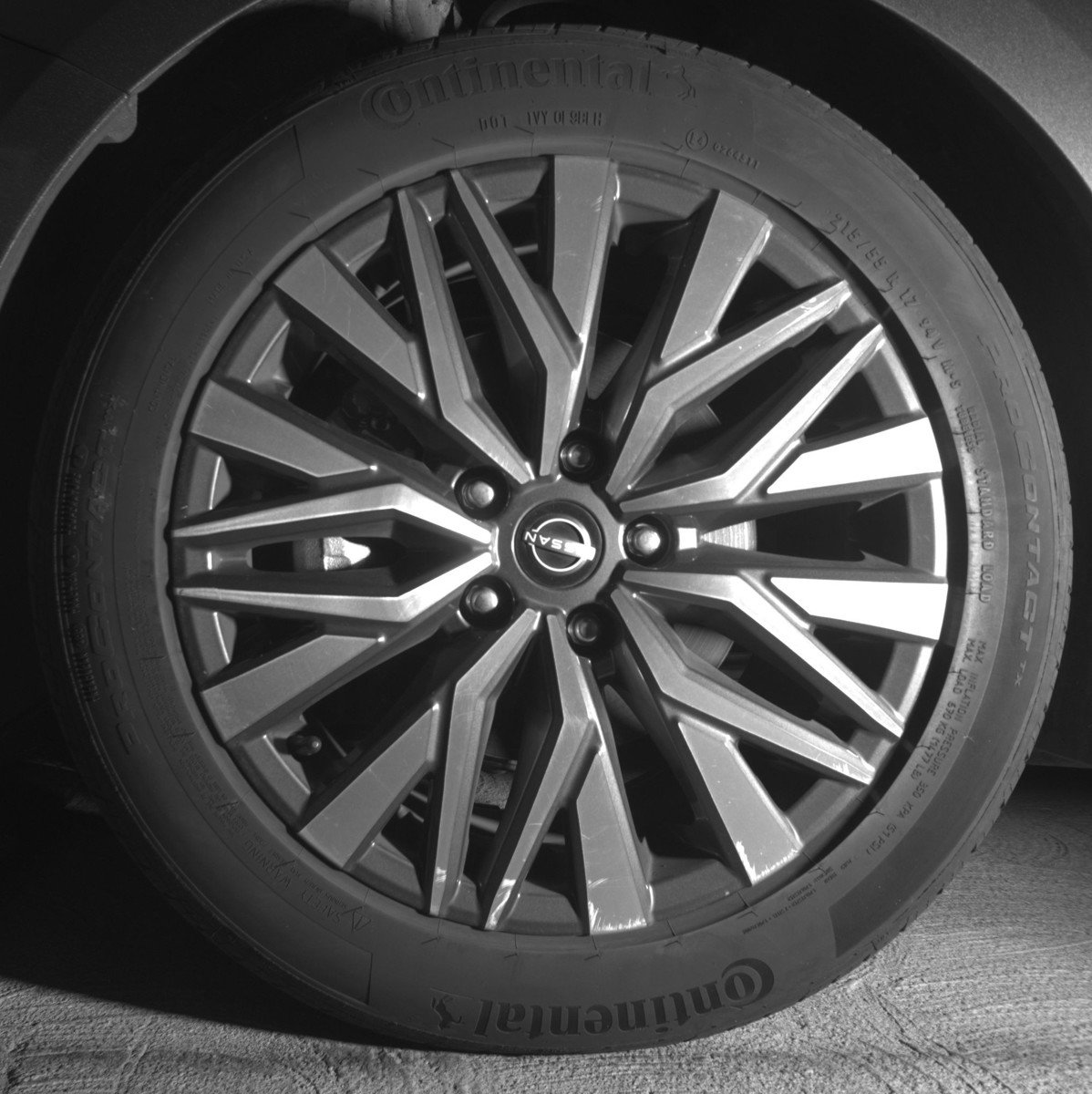 Used 2025 Nissan Altima 2.5 SV FWD image 12