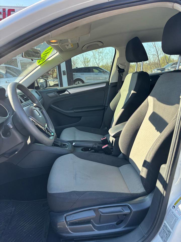 Used 2017 Volkswagen Jetta S image 8