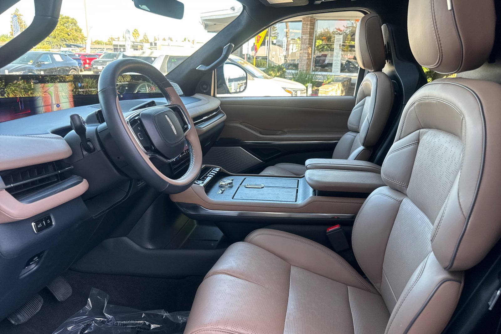 Used 2026 Lincoln Navigator Black Label AWD/4WD image 10