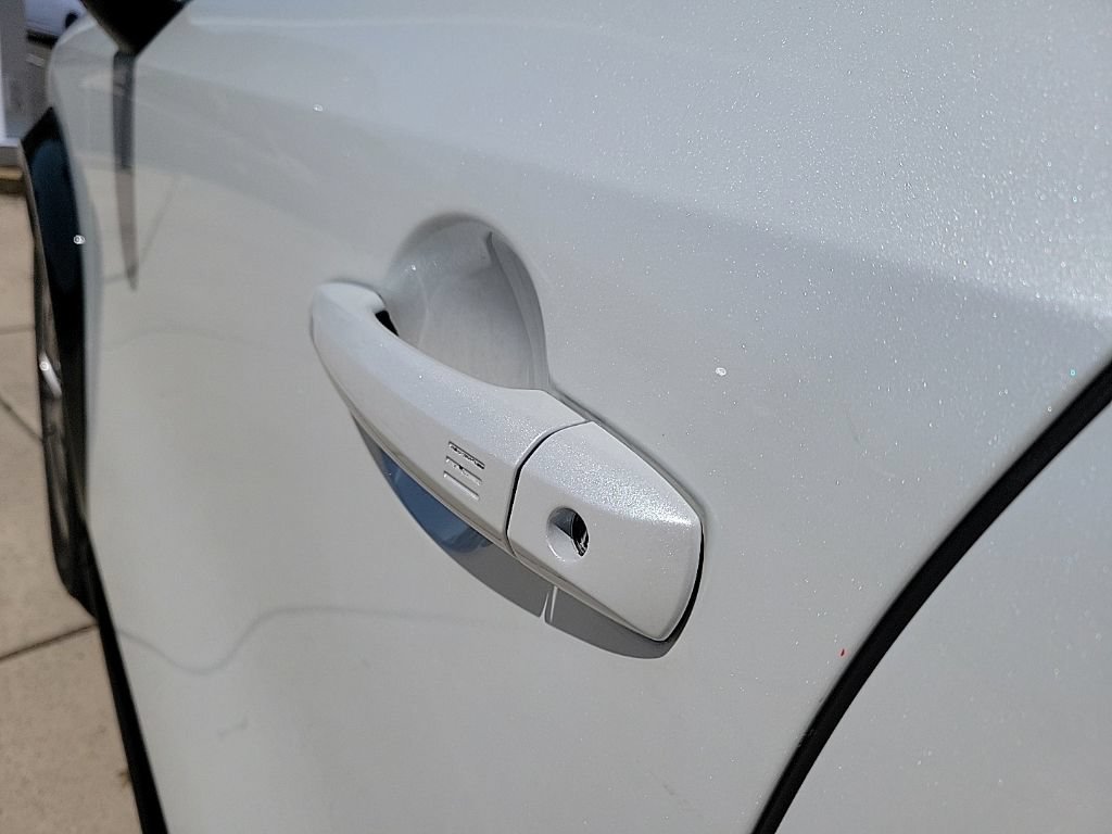 Used 2024 Nissan Ariya AWD image 10