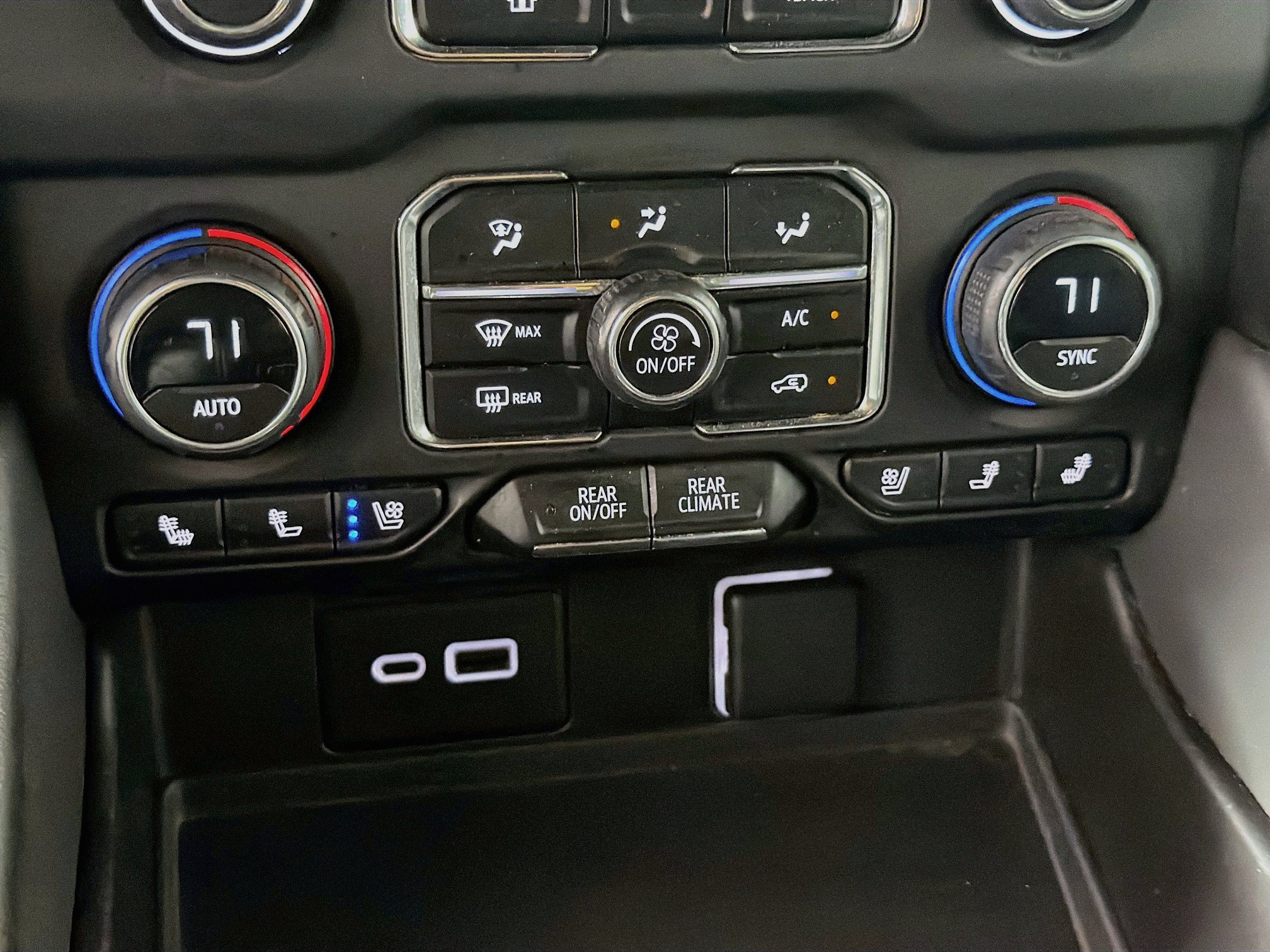 Used 2023 Chevrolet Suburban Premier RWD image 23