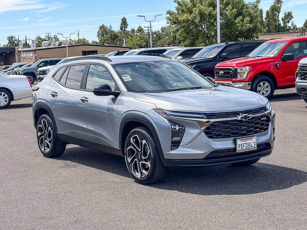 Used 2026 Chevrolet Trax RS FWD image 5