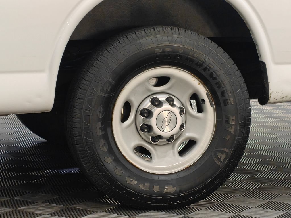 Used 2017 Chevrolet Express 2500 RWD image 33