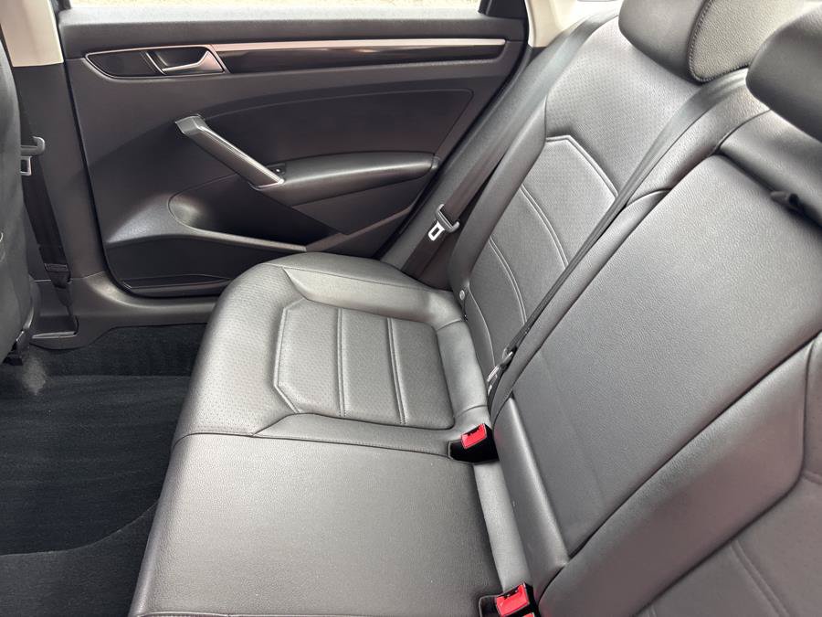 Used 2019 Volkswagen Passat 2.0T SE R-Line FWD image 20
