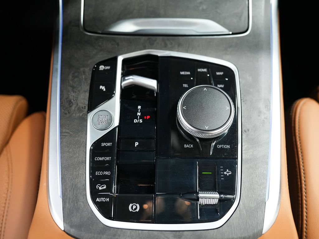 Used 2024 BMW X7 xDrive40i AWD/4WD image 33