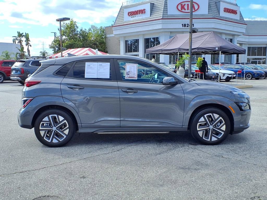 Used 2023 Hyundai Kona SE image 6