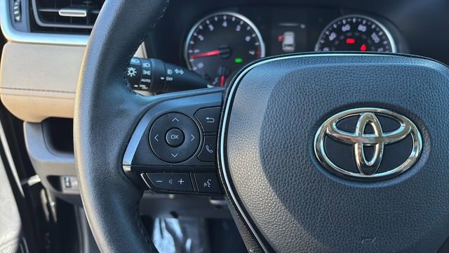 Used 2021 Toyota RAV4 XLE Premium image 23