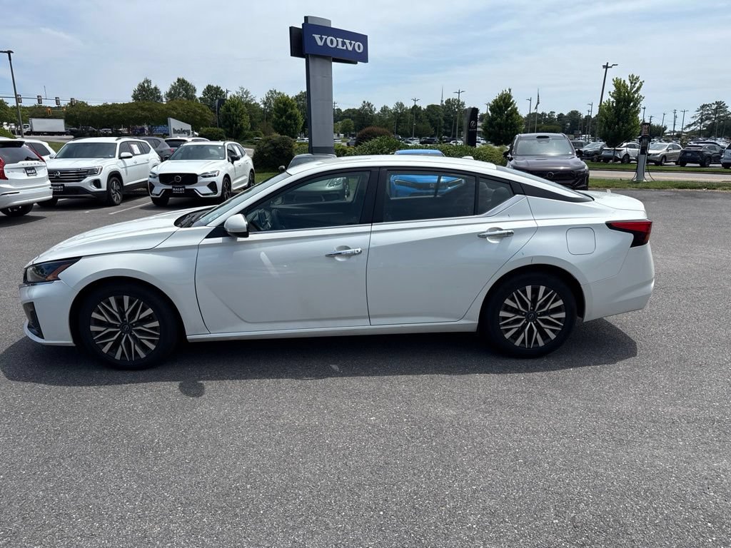 Used 2023 Nissan Altima 2.5 SV FWD image 3
