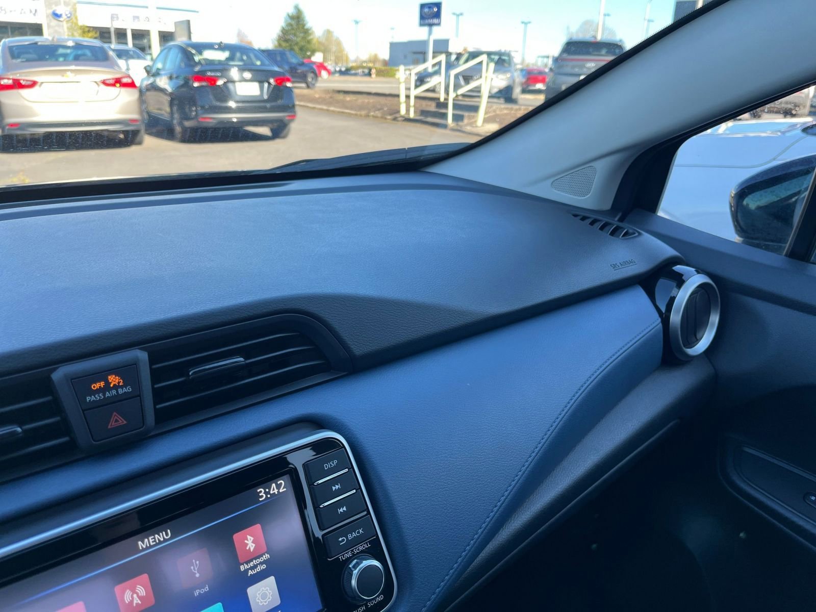 Used 2025 Nissan Versa SV FWD image 33