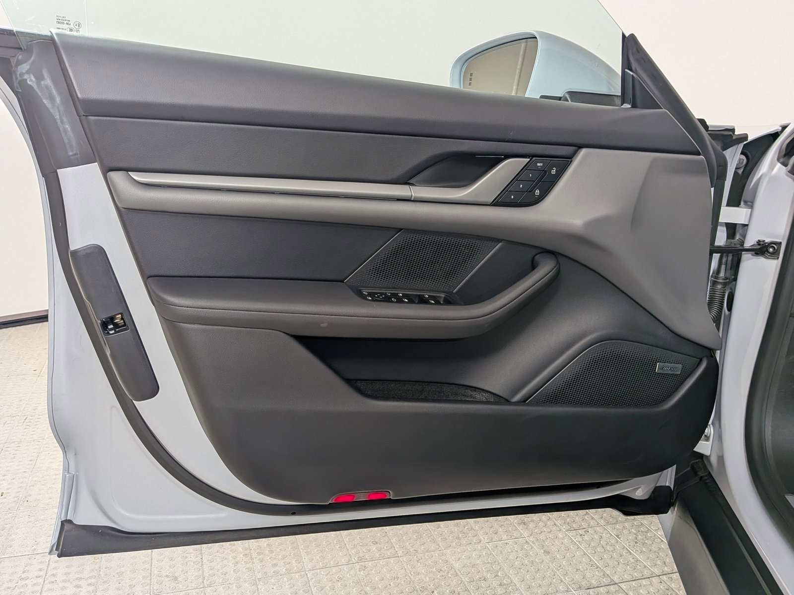 New 2025 Porsche Taycan 4S AWD/4WD image 13