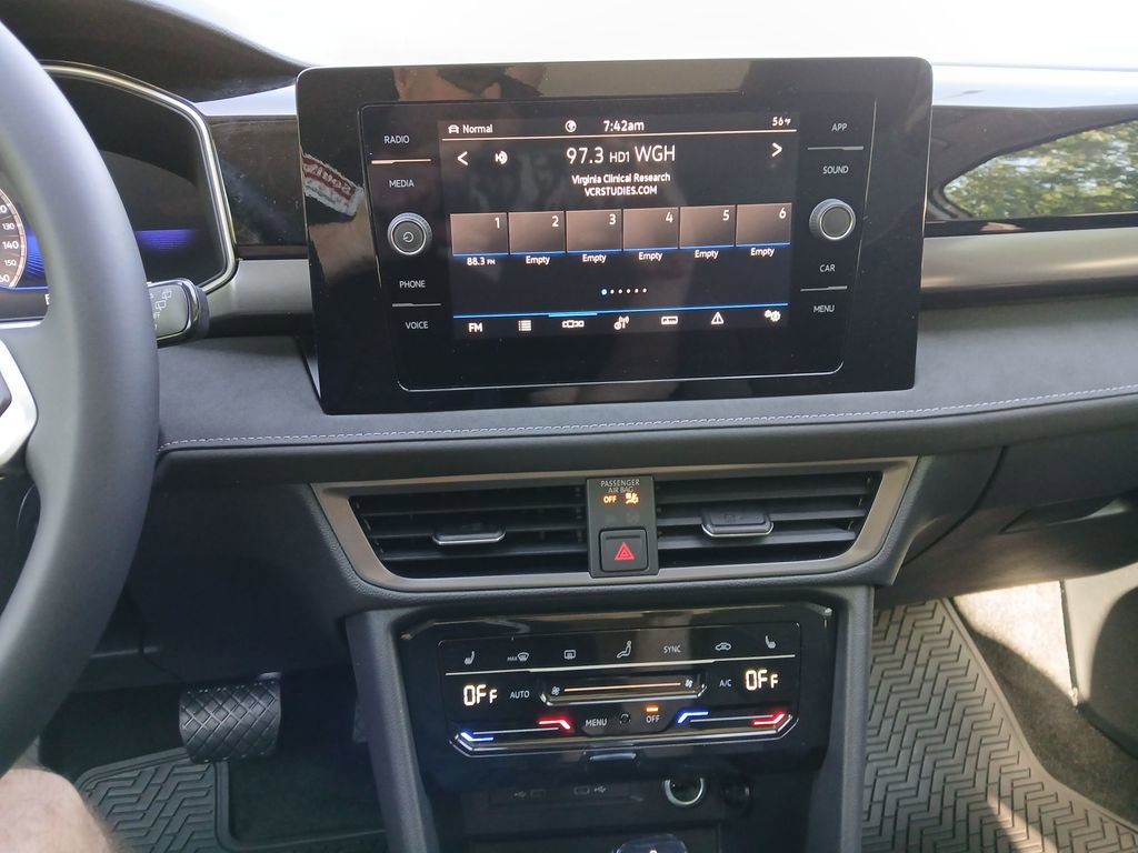New 2026 Volkswagen Taos SE AWD/4WD image 18