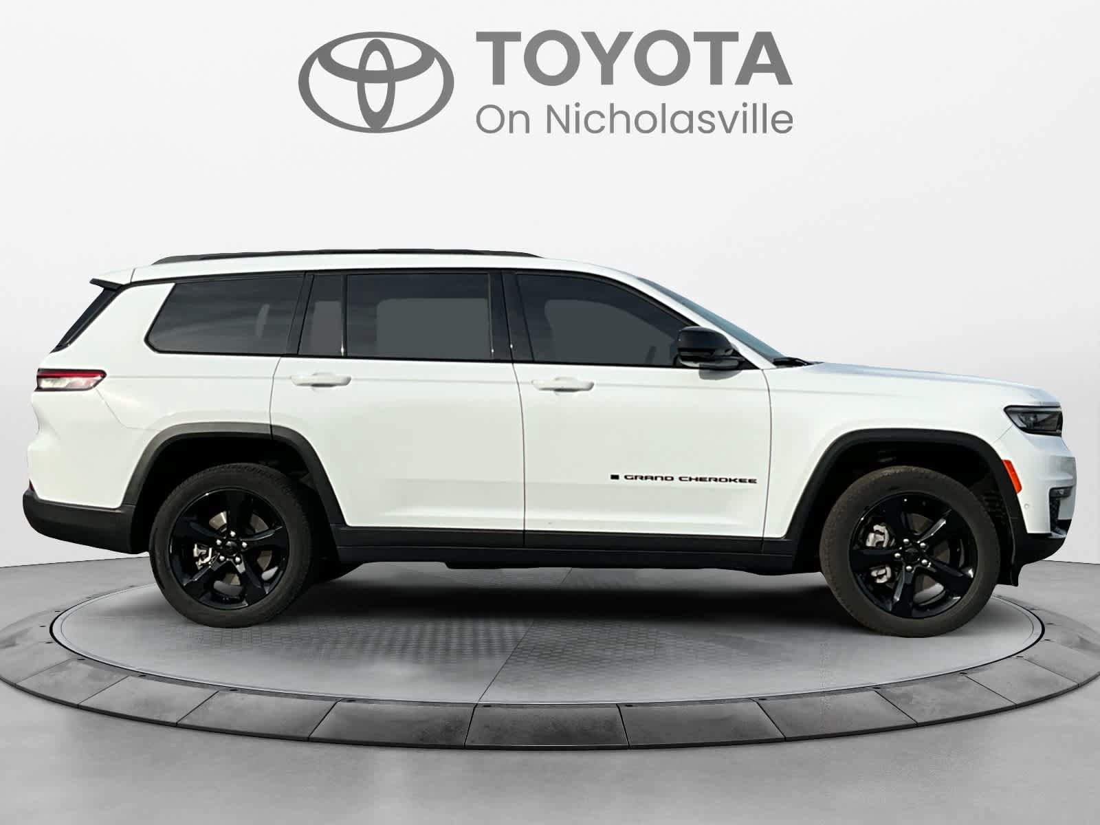 Used 2025 Jeep Grand Cherokee L Limited w/ Luxury Tech Group II AWD/4WD image 6