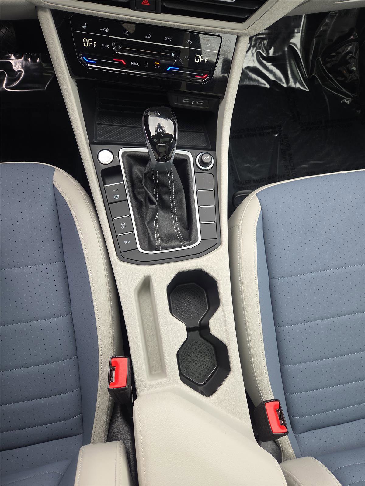 Certified 2025 Volkswagen Jetta SE w/ Sunroof Package image 21