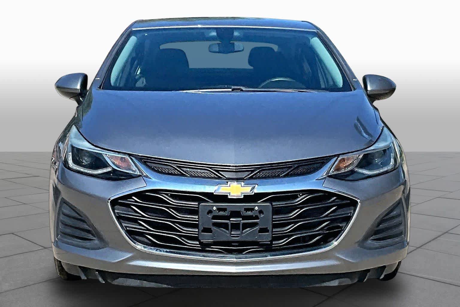 Used 2019 Chevrolet Cruze LT w/ Convenience Package FWD image 4