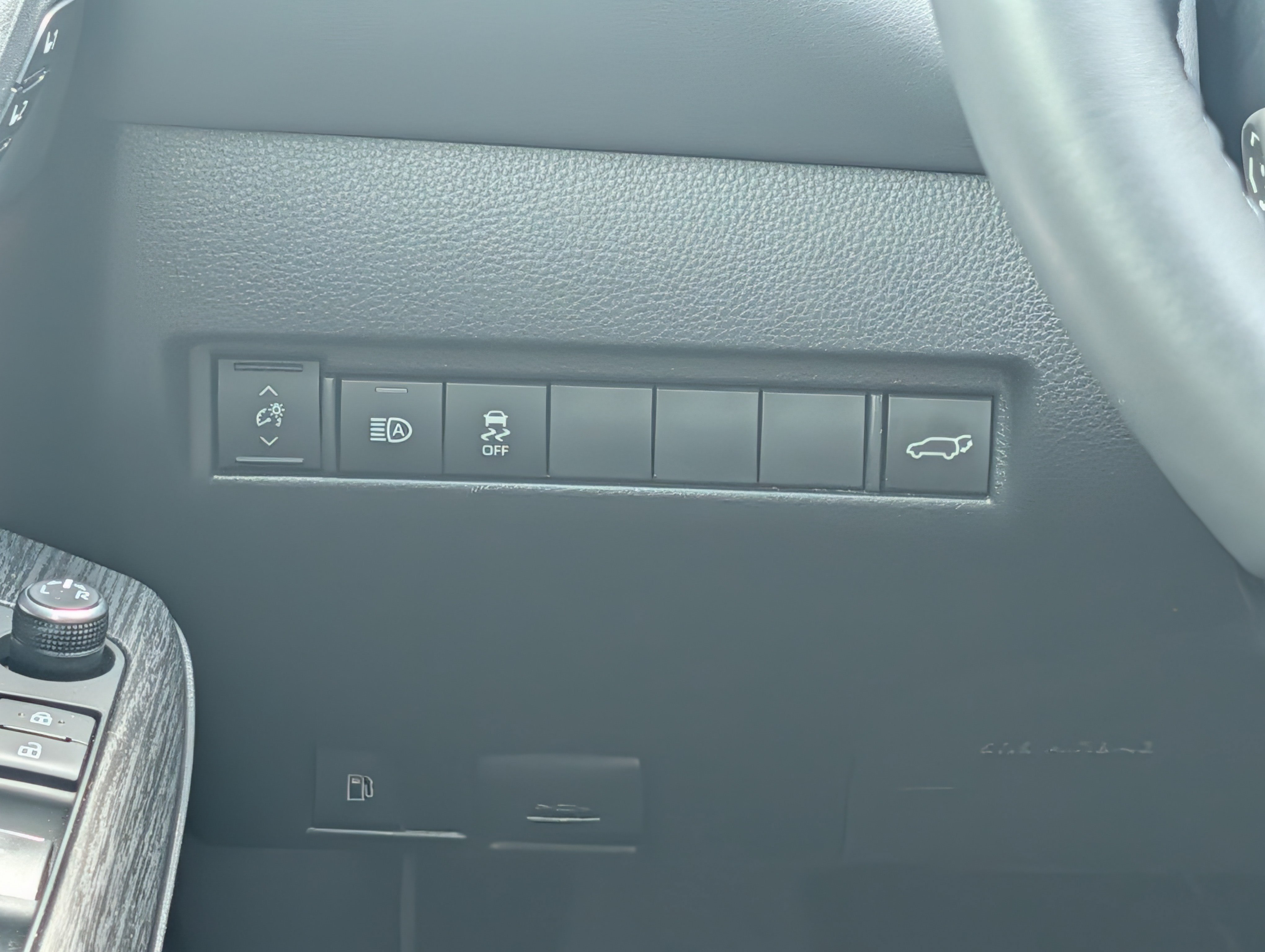 Used 2024 Toyota Venza XLE AWD/4WD image 20