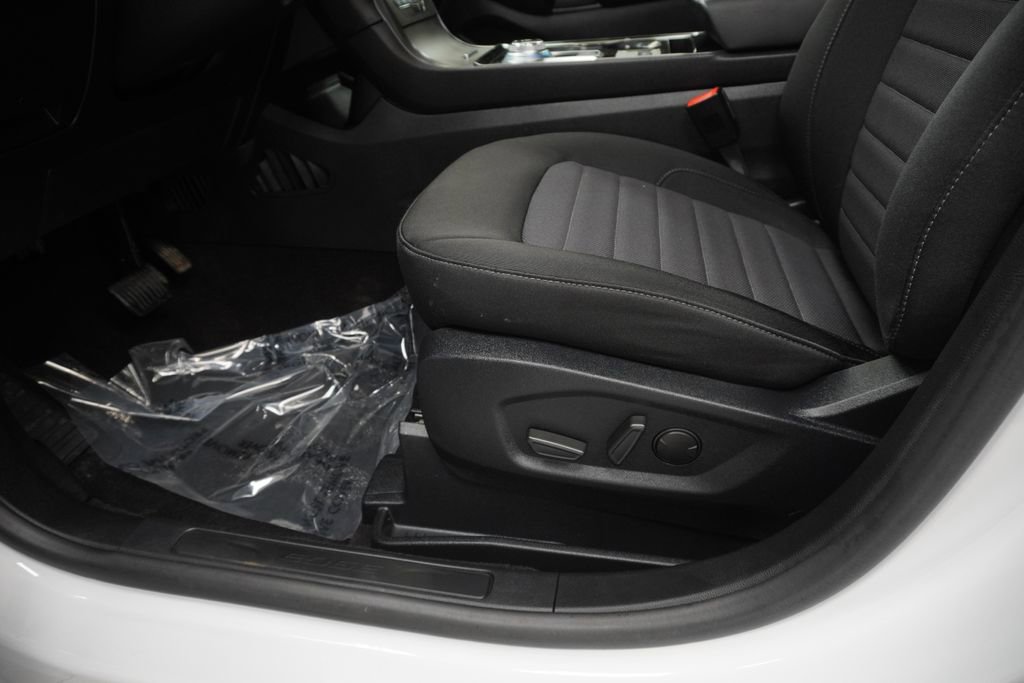 Used 2020 Ford Edge SE image 41