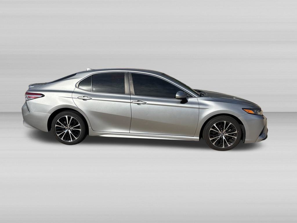 Used 2020 Toyota Camry SE FWD image 3