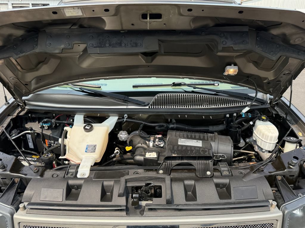 Used 2018 Chevrolet Express 2500 w/ Enhanced Convenience Package RWD image 30