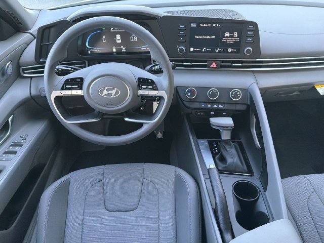 New 2026 Hyundai Elantra SE FWD image 24