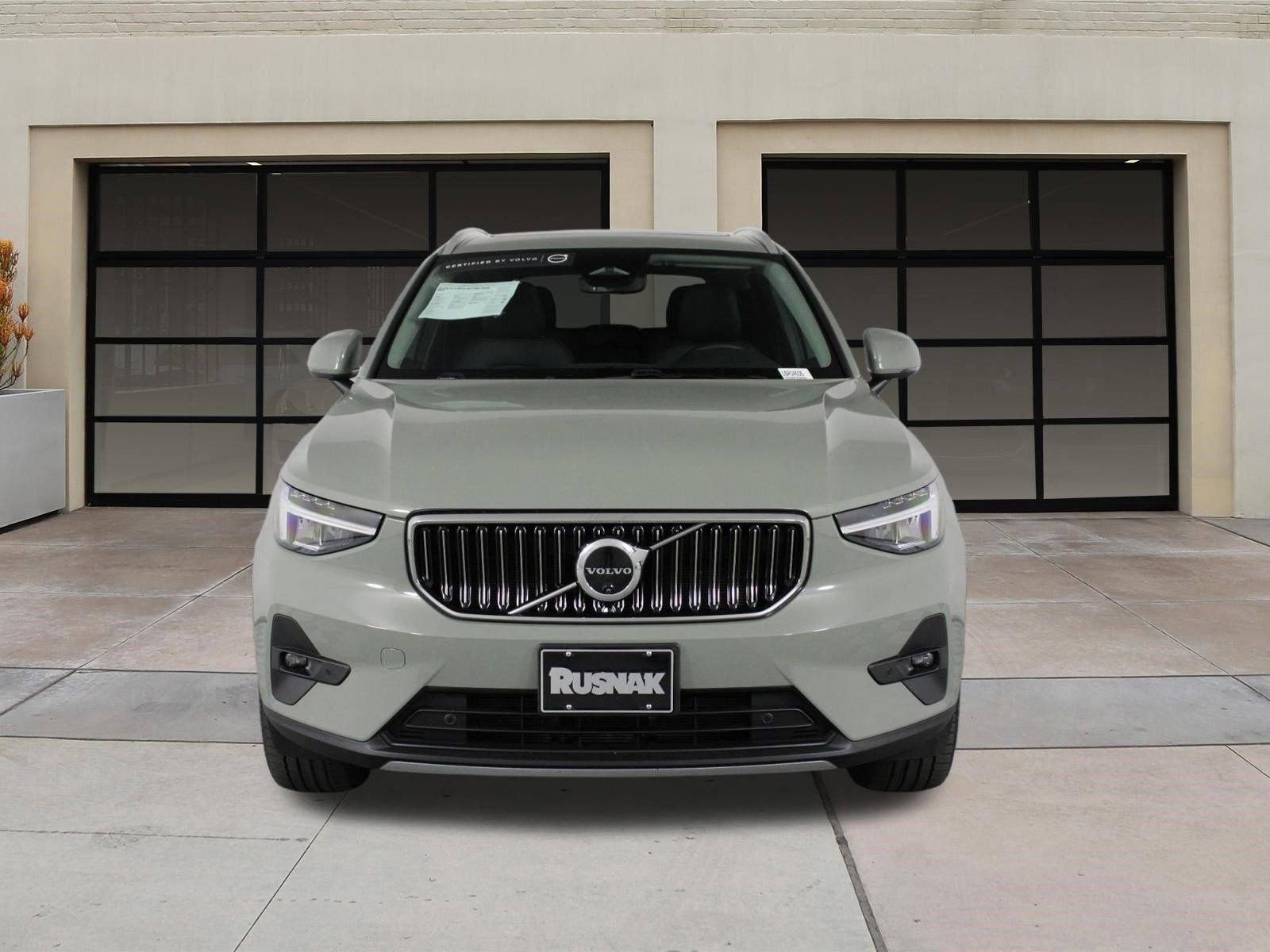 Certified 2025 Volvo XC40 B5 Plus image 6