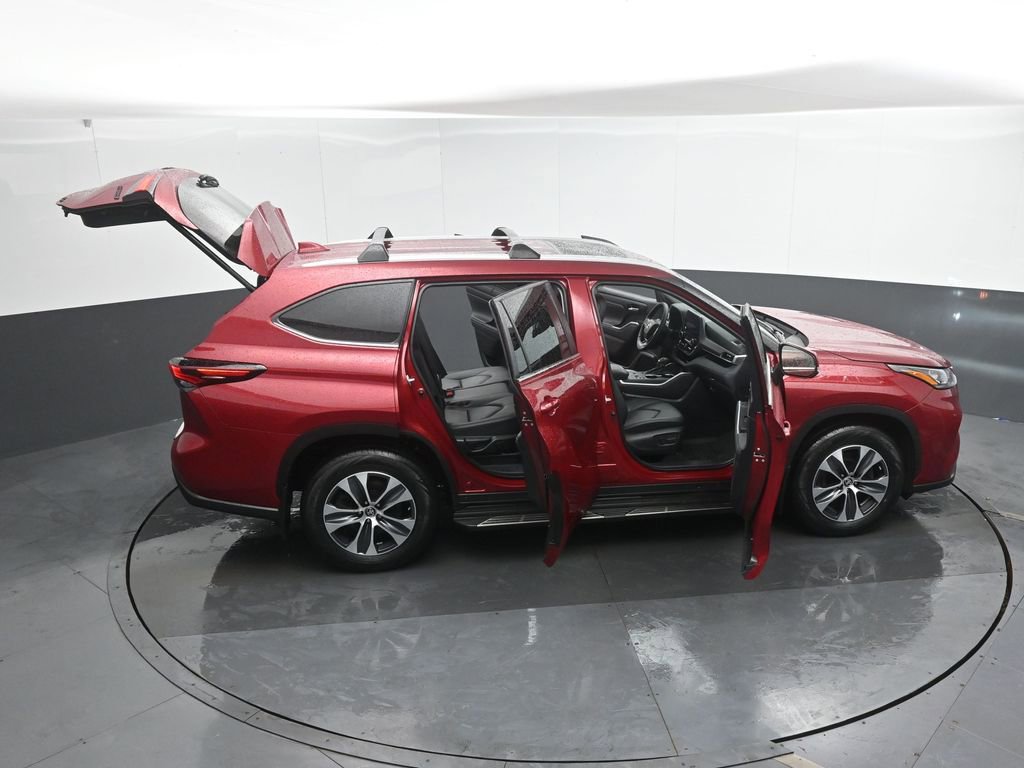 Used 2024 Toyota Highlander XLE image 54