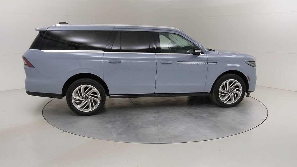Used 2026 Lincoln Navigator L Reserve AWD/4WD image 14