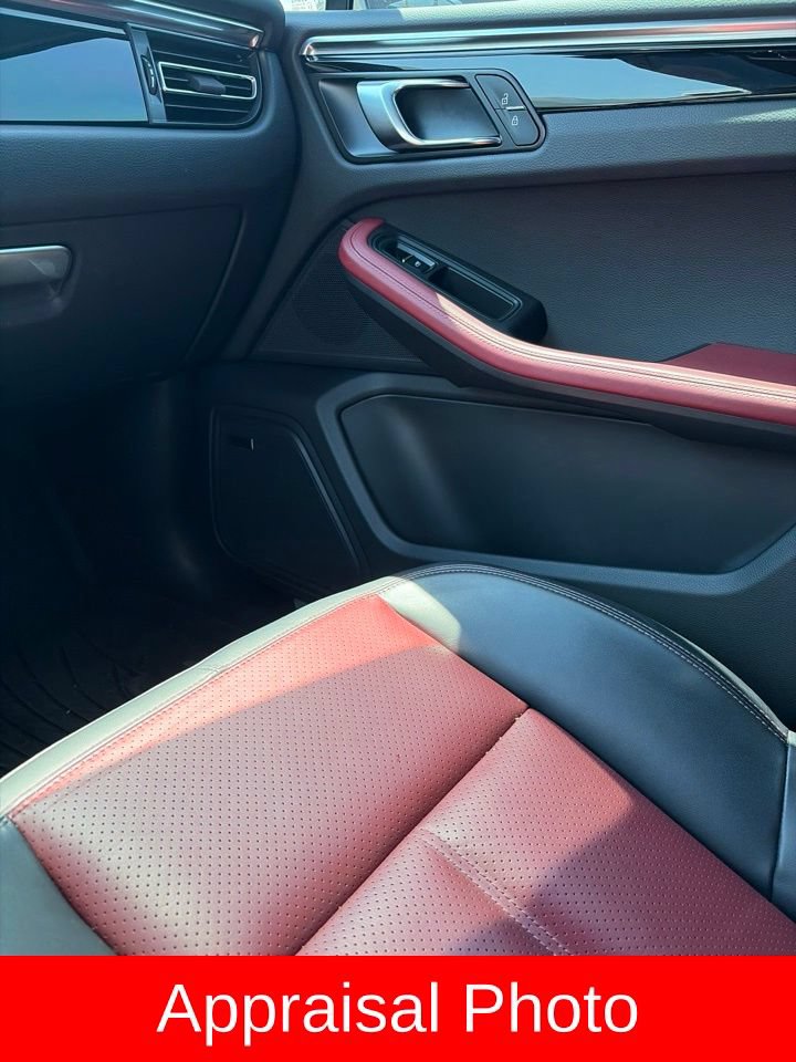 Certified 2024 Porsche Macan S AWD/4WD image 6