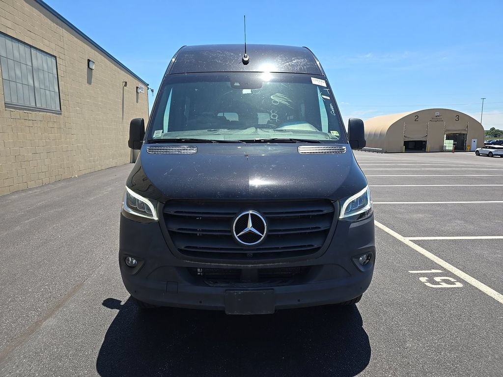 Used 2024 Mercedes-Benz Sprinter 2500 image 2
