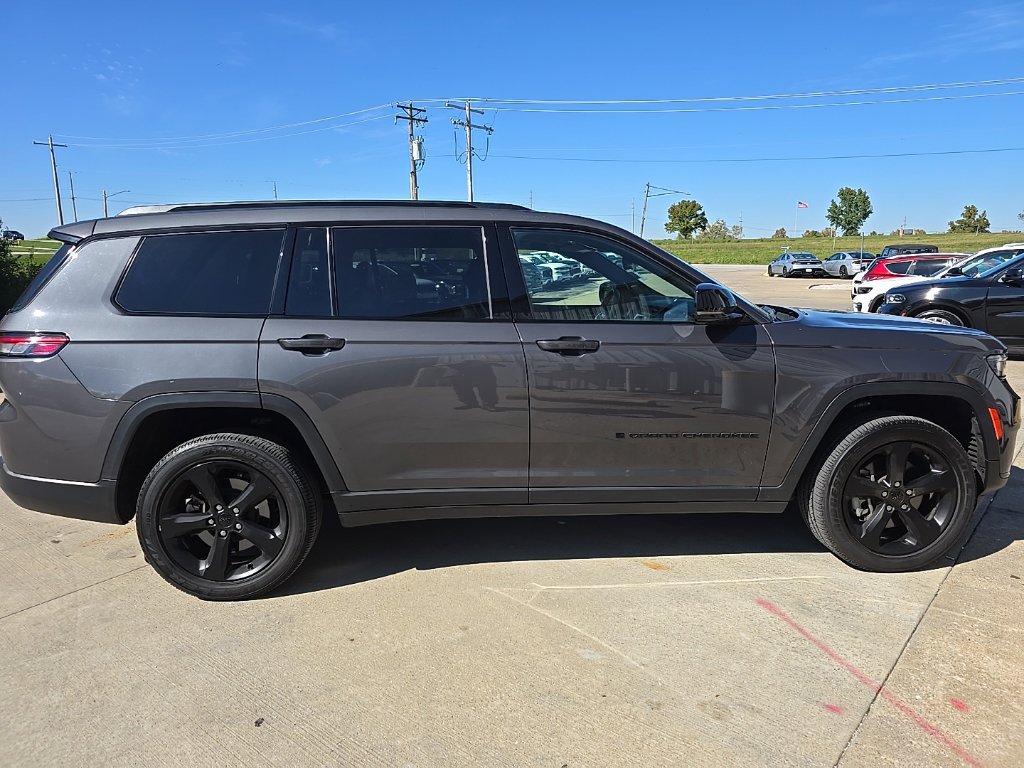 Used 2023 Jeep Grand Cherokee L Altitude AWD/4WD image 9